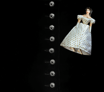 Produktbild für Mini-Monarch Sisi Puppe Klein mit Anstecknadel an einer Weste befestigt